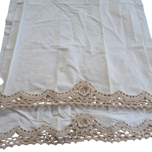 Vintage Pair of 2 Beige Cotton Pillowcases Crochet Lace Trim Standard 20x31 NEW - Picture 6 of 11